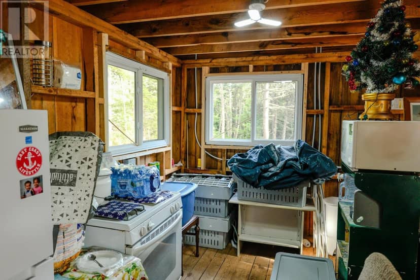 1060 Stoney Island Road — photo 5 of 8