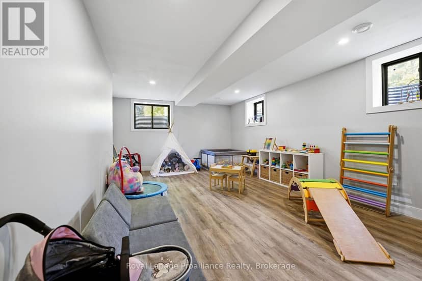 293 Douglas Road — photo 35 of 40