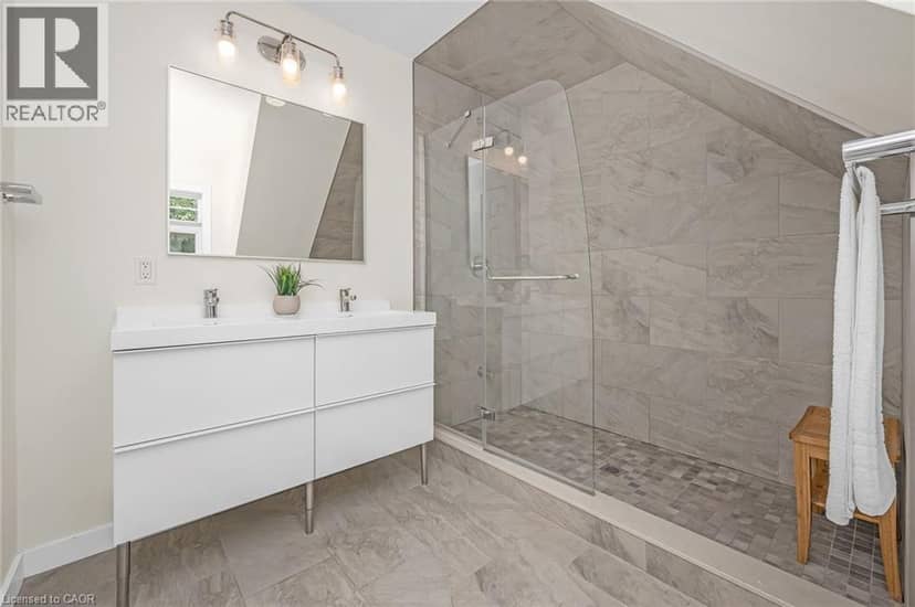 285 SURREY Drive — photo 31 of 40