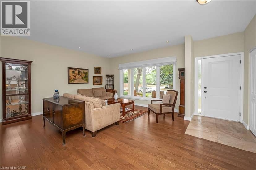 285 SURREY Drive — photo 6 of 40
