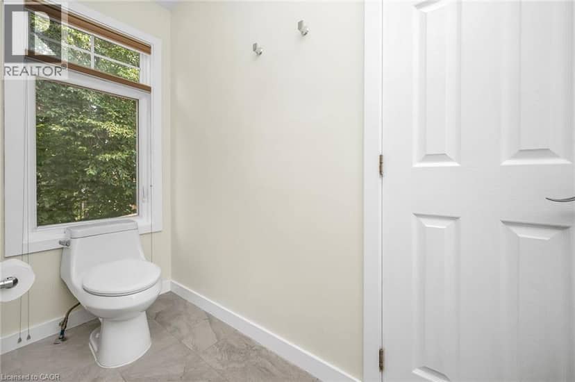285 SURREY Drive — photo 32 of 40