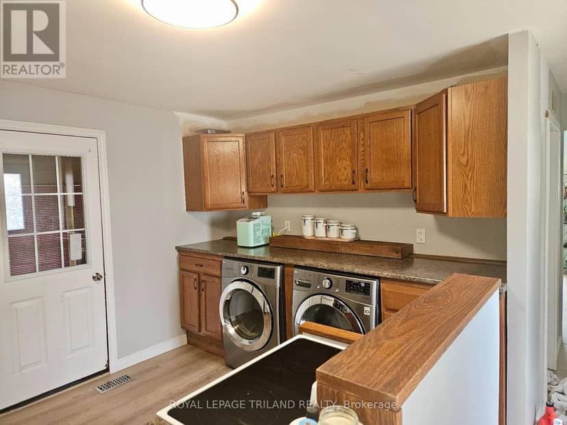177 Furnival Road, West Elgin, photo 8