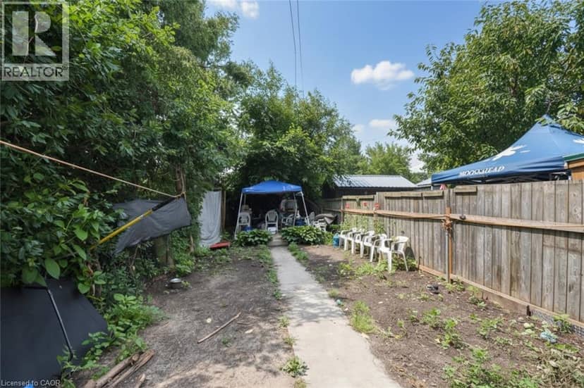 22 PICTON Street E — photo 28 of 33