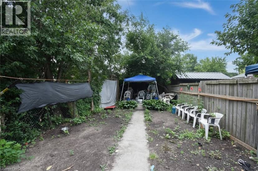 22 PICTON Street E — photo 29 of 33