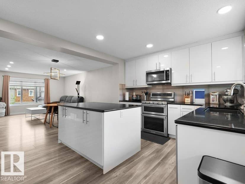 #32 1005 Graydon Hill Bv SW — photo 21 of 40