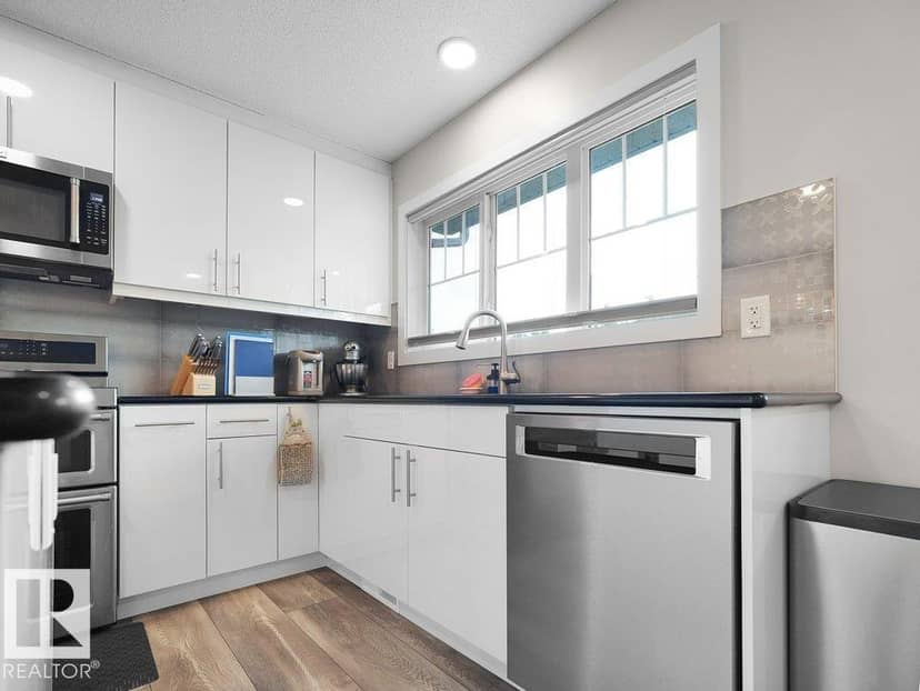 #32 1005 Graydon Hill Bv SW — photo 23 of 40
