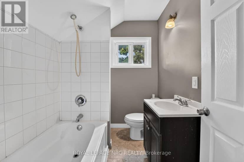 231-233 Jarvis Street — photo 12 of 40