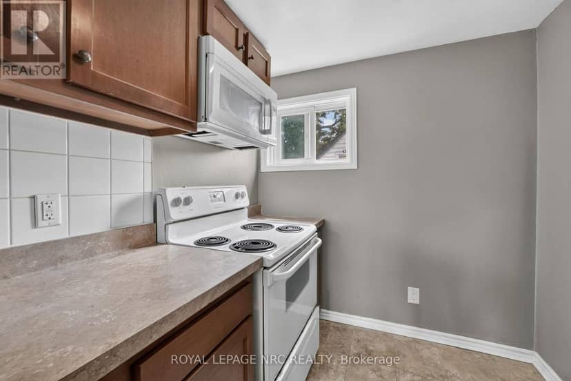 231-233 Jarvis Street — photo 15 of 40
