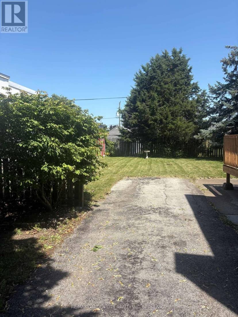 40 Oakwood Street, Port Colborne, photo 2