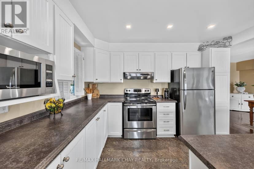 2289 Lakeshore Road E — photo 19 of 40