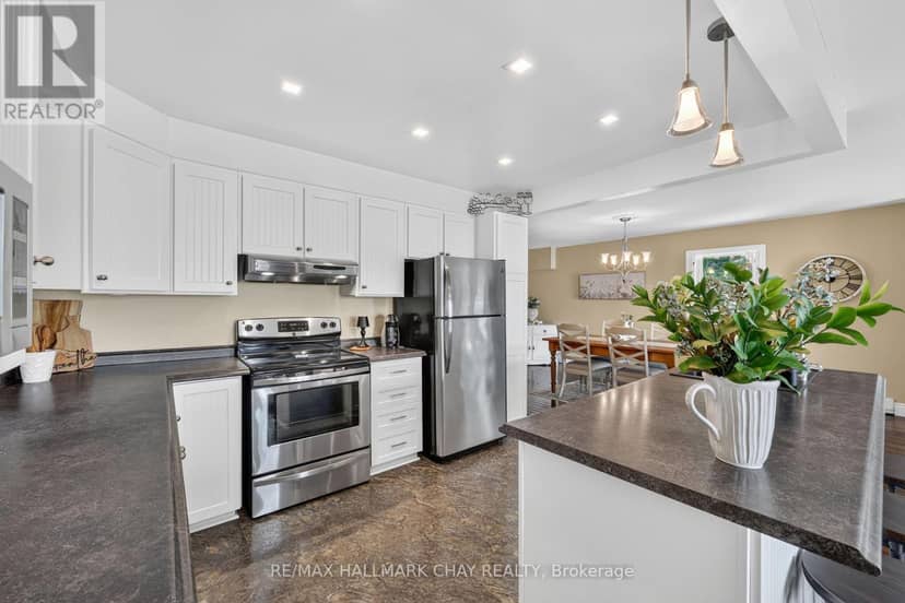 2289 Lakeshore Road E — photo 17 of 40