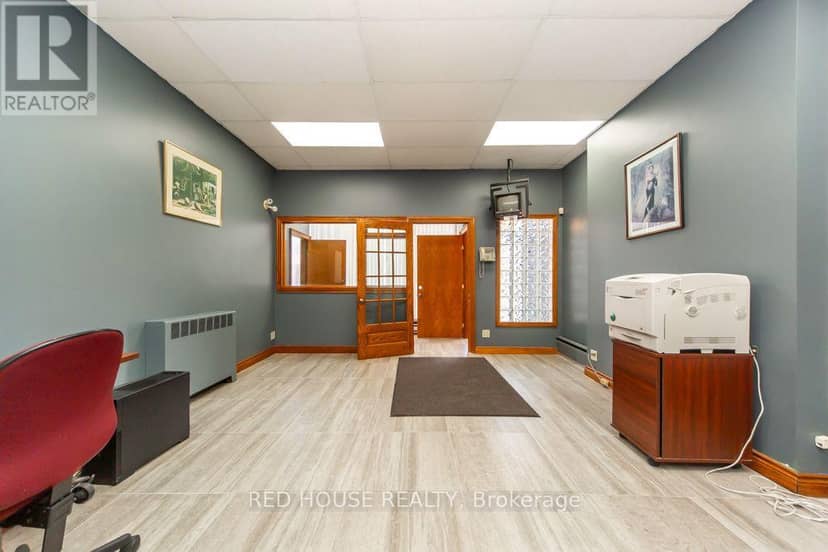 658 Vaughan Road — photo 4 of 40