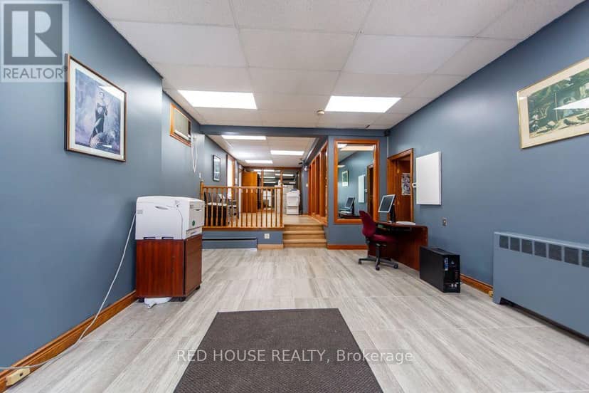 658 Vaughan Road — photo 5 of 40