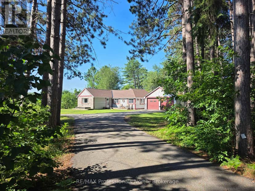 1007 West Road, Minden Hills