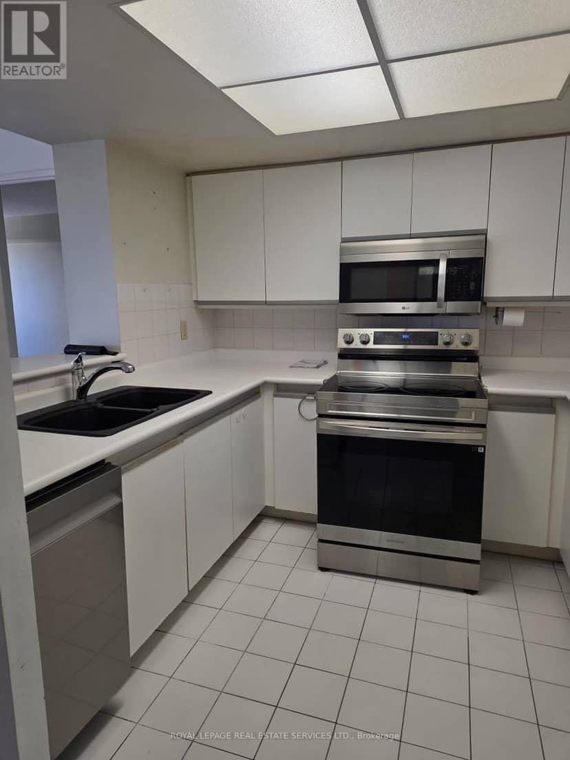 708 - 335 Webb Drive — photo 1 of 9