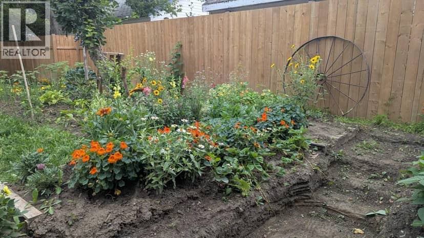 5028 52 Street — photo 28 of 32