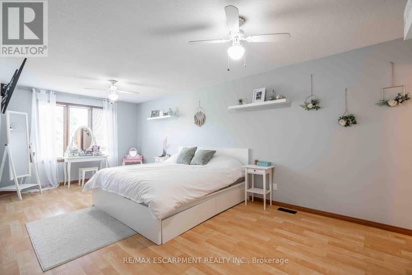 54 Selkirk Street — photo 28 of 40
