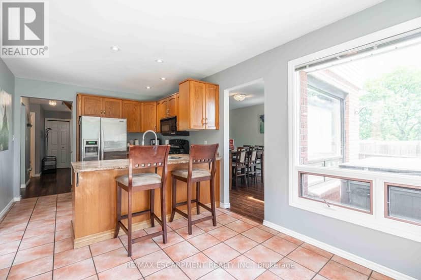 54 Selkirk Street — photo 9 of 40