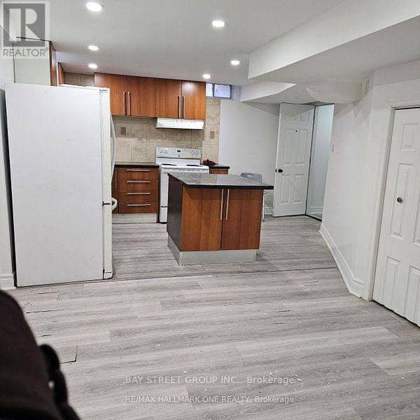 63 Yorkland Street, Richmond Hill, photo 2