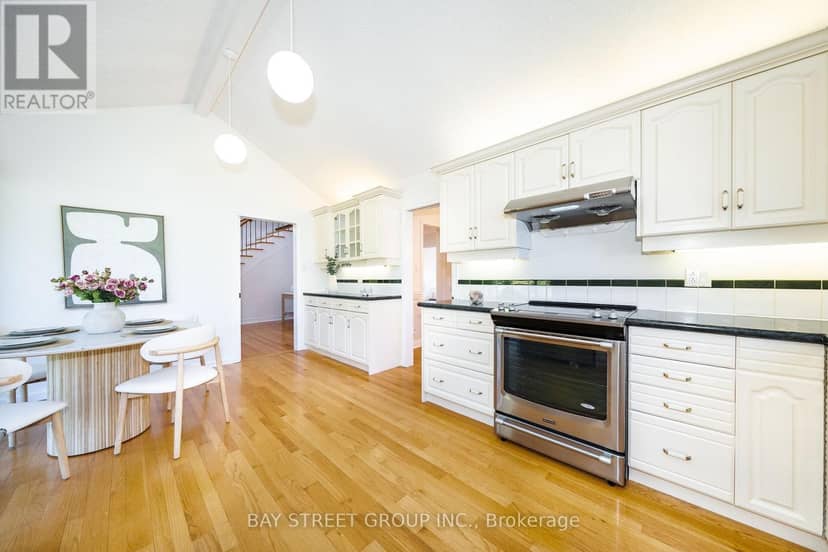 441 Guildwood Parkway — photo 8 of 40