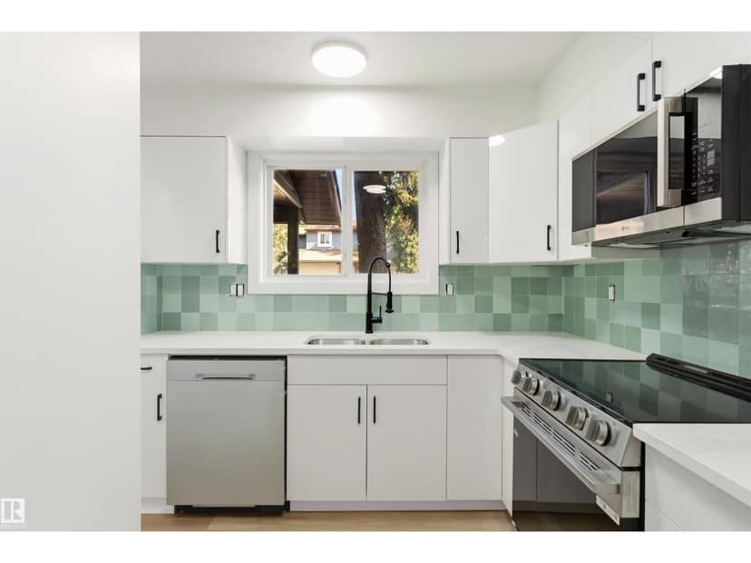 #4 7604 29 AV NW — photo 13 of 40