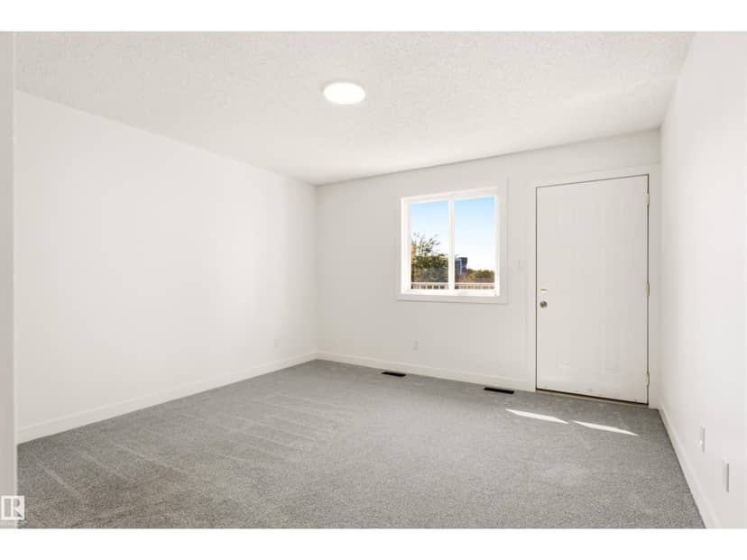 #4 7604 29 AV NW — photo 19 of 40