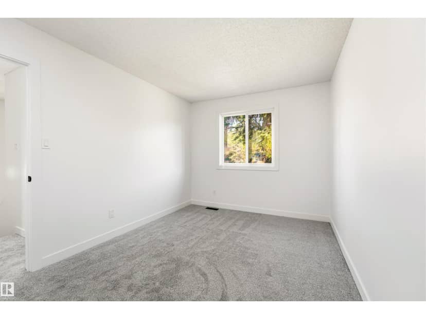 #4 7604 29 AV NW — photo 27 of 40