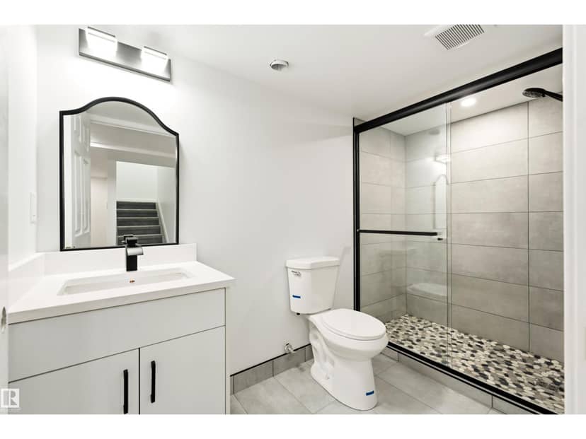 #4 7604 29 AV NW — photo 38 of 40