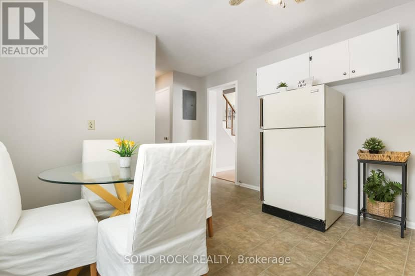 54 / 56 William Street W — photo 10 of 36