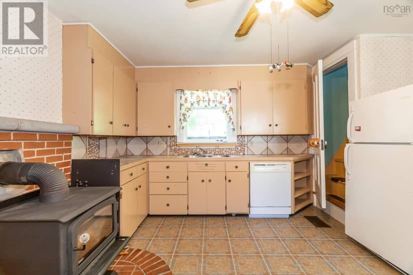 1851 Highway 201 — photo 17 of 40