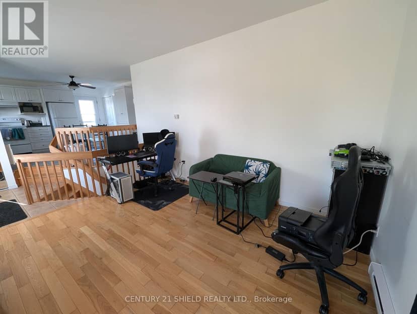 100 Richard Street — photo 9 of 20