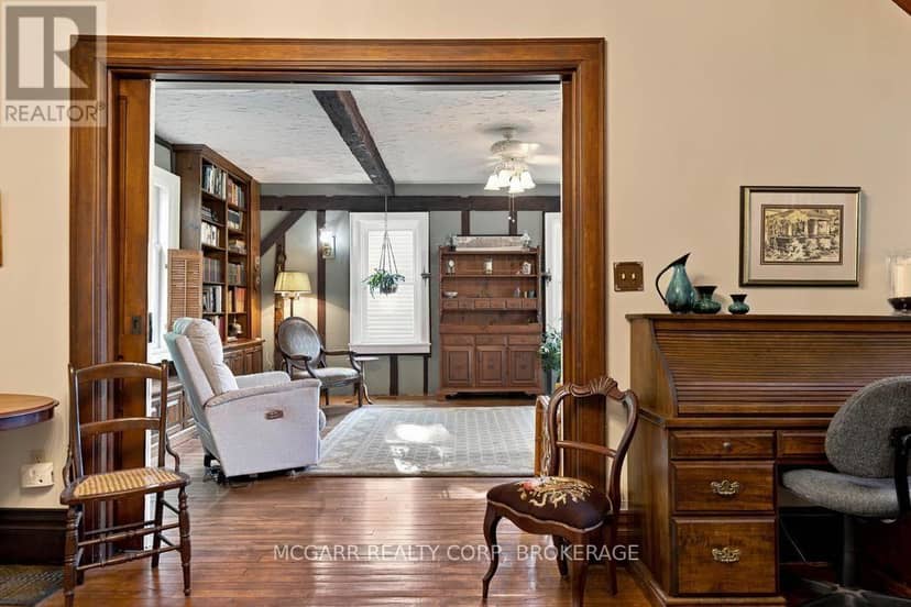 1258 Lakeshore Road W — photo 15 of 40
