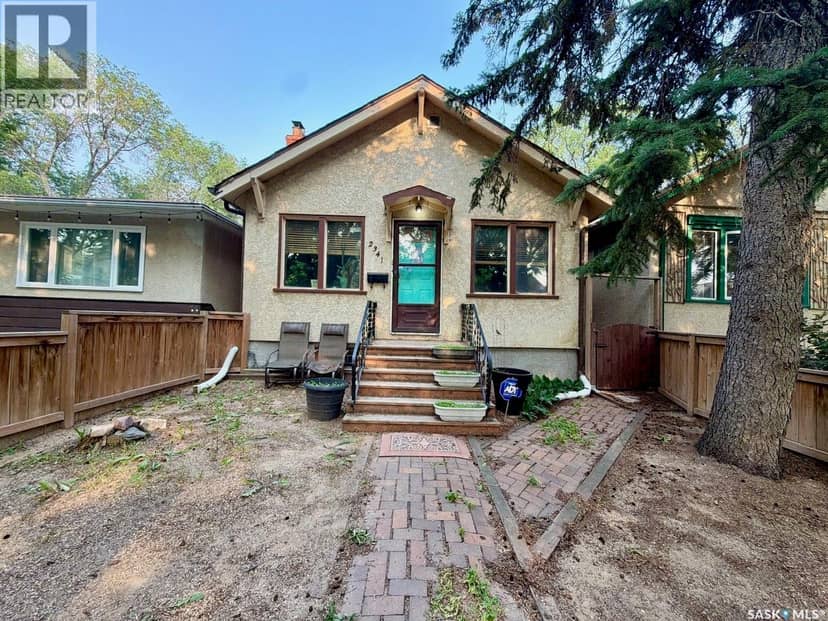 2341 Elphinstone Street — photo 1 of 27