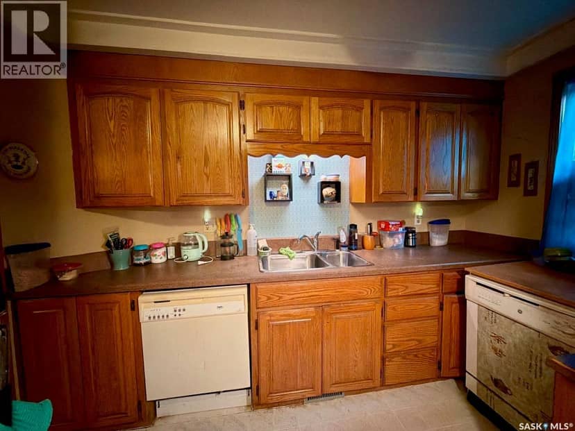 2341 Elphinstone Street — photo 10 of 27