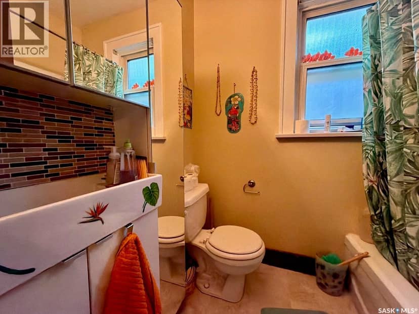 2341 Elphinstone Street — photo 17 of 27