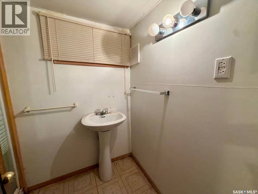 2341 Elphinstone Street — photo 21 of 27