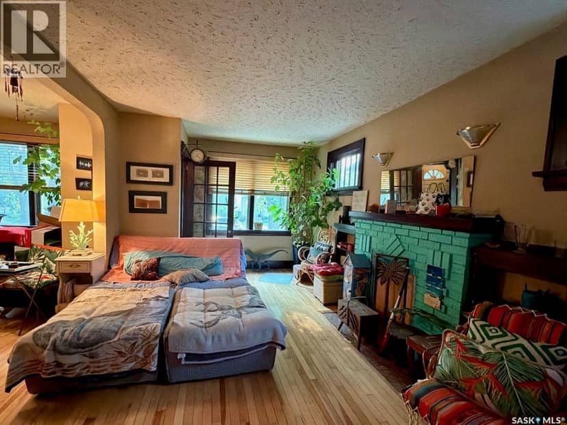 2341 Elphinstone Street — photo 4 of 27