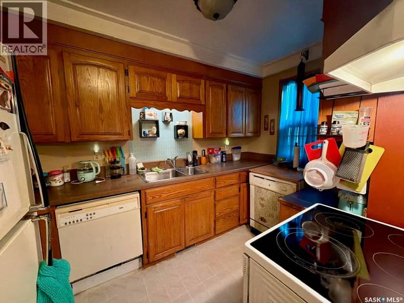 2341 Elphinstone Street — photo 6 of 27