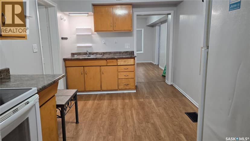 206 Irvine STREET, Cut Knife, photo 3