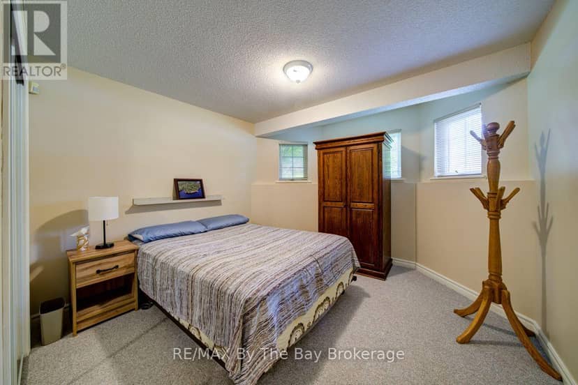 22 Downer Crescent — photo 35 of 40
