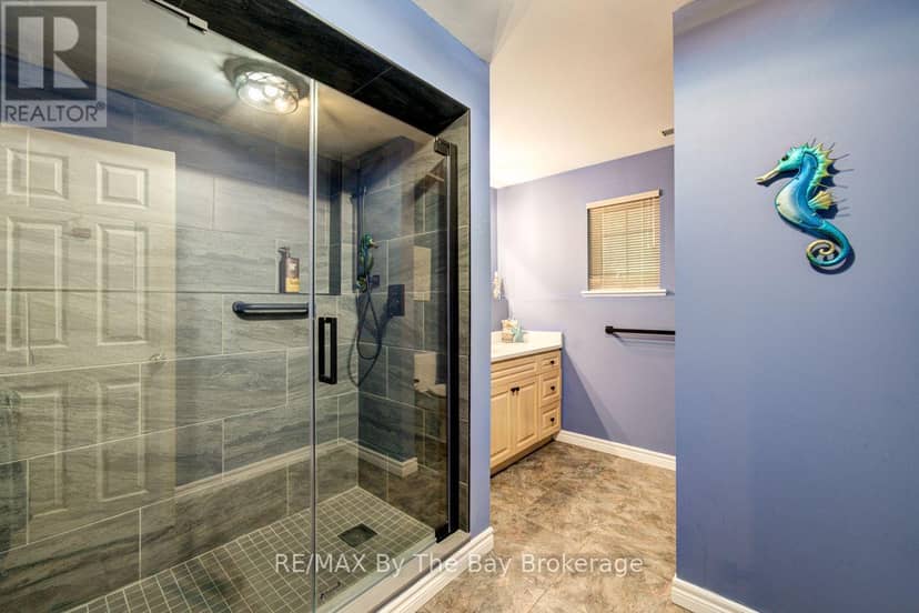 22 Downer Crescent — photo 36 of 40