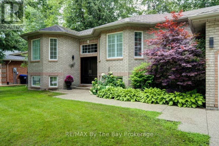 22 Downer Crescent — photo 6 of 40