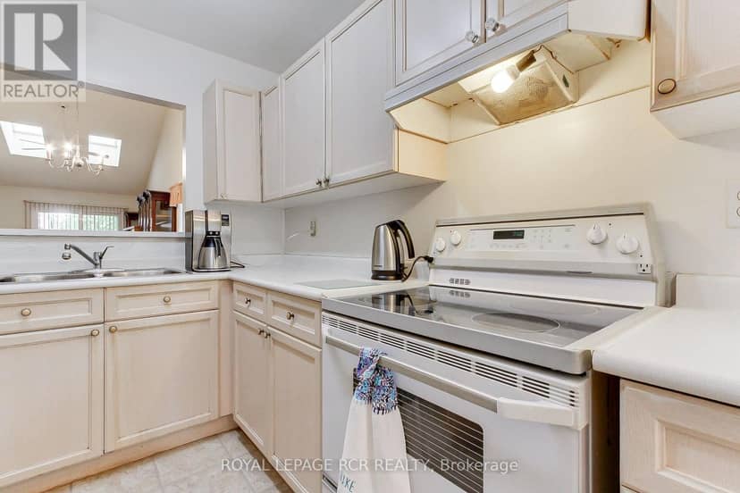 16 - 121 Green Briar Road — photo 10 of 34