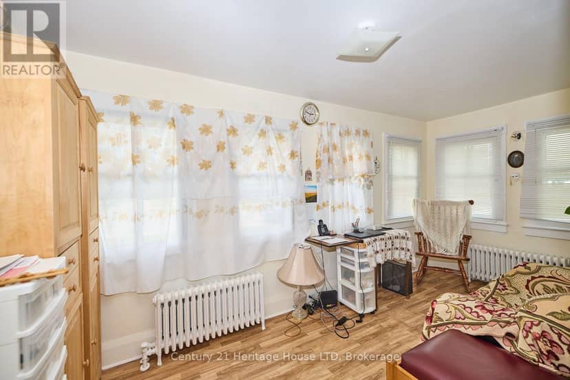 231 Dufferin Street — photo 10 of 17
