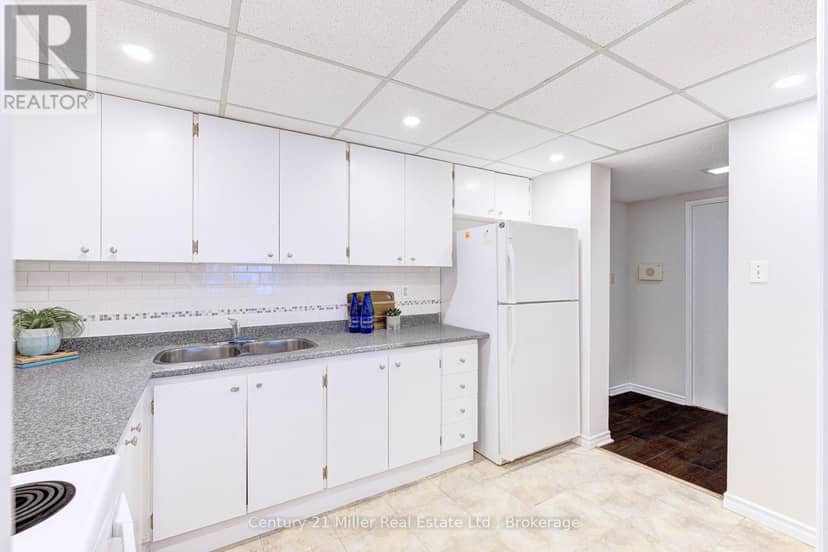 304 - 20 Speers Road — photo 17 of 35