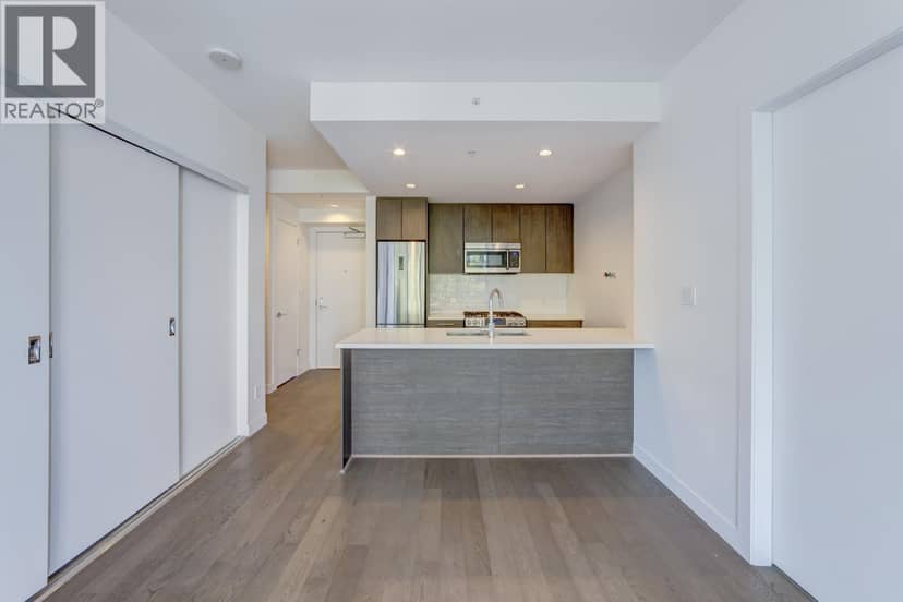 10XX 9060 UNIVERSITY CRESCENT, Burnaby, photo 2