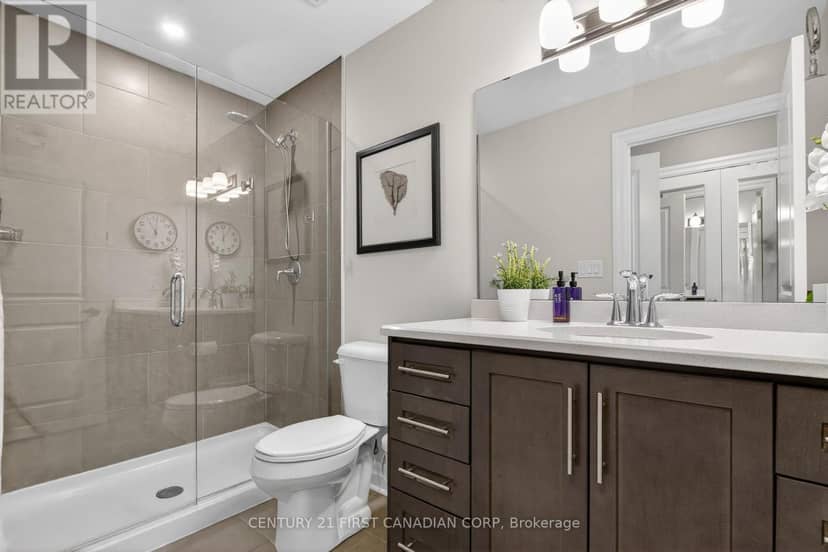 208 - 260 Villagewalk Boulevard — photo 18 of 40