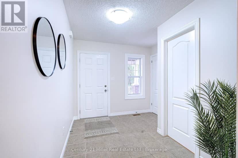 282 Carrington Drive — photo 4 of 40