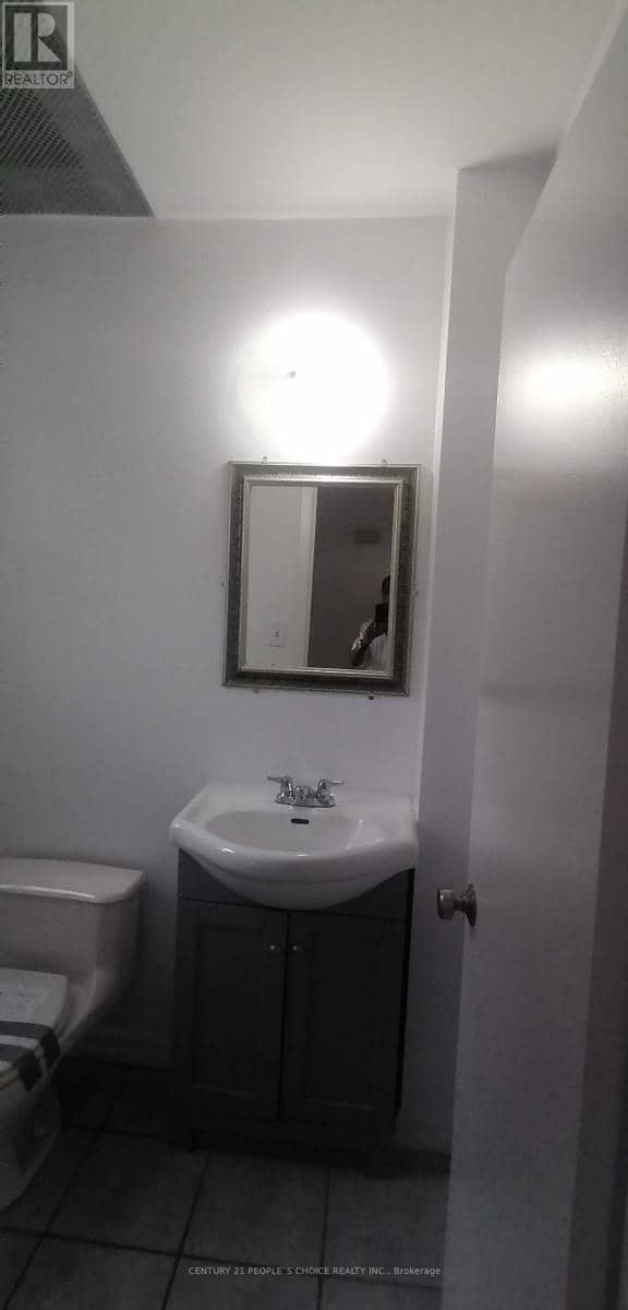 9 - 17 Gosford Boulevard — photo 17 of 33