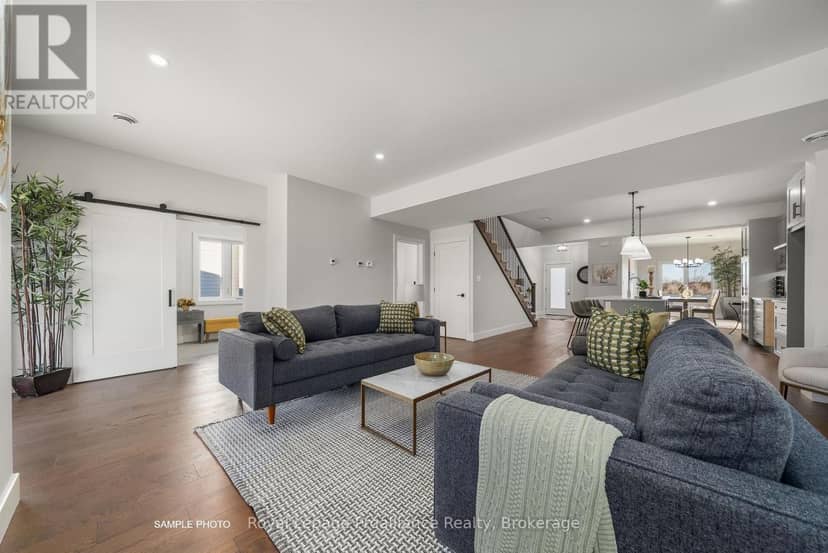 32 Fraser Drive — photo 15 of 34